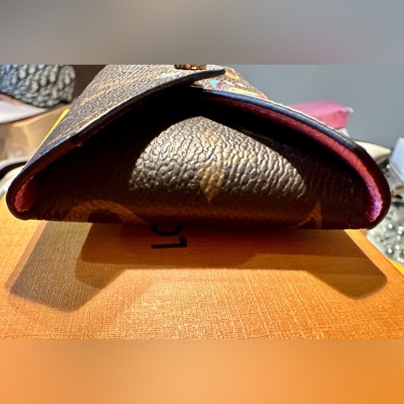 2023 Christmas Kiragami featuring a "Vivienne on a sled" Card Case -LK new - Picture 9 of 12